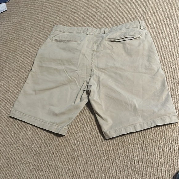 Khaki shorts - Picture 2 of 2